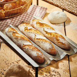 Perforated stainless steel baking tray for 3 baguettes 40x24,5cm