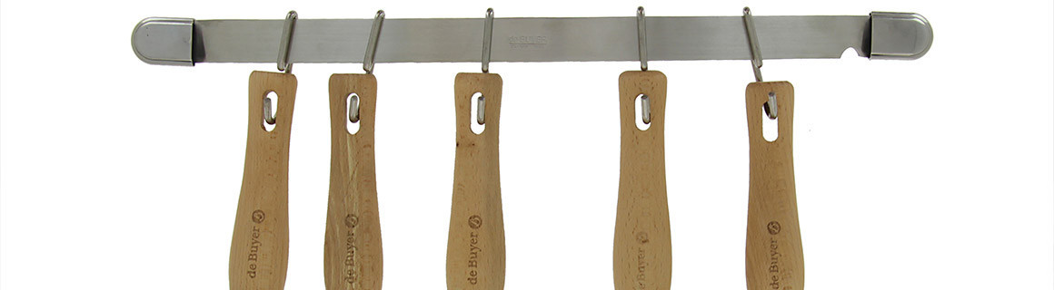 Wall hanging bar