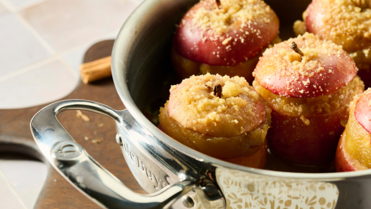 Baked apples stuffed with mild spices